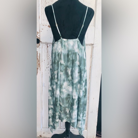 🍀 Lucky Brand Green Tie Dye Asymmetrical Hem Dress- NWT- Size: medium - Picture 4 of 8